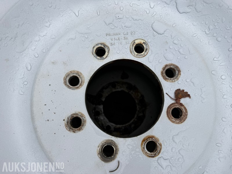 4 stk traktordekk med pigg stått på New Holland T5060 - Traktor: obrázek 4 4 stk traktordekk med pigg stått på New Holland T5060 - Traktor: obrázek 4