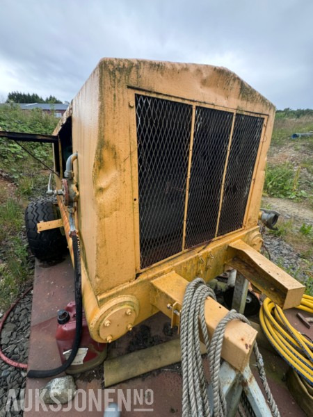 AVA Kmpressor - Volvo Penta motor TD 120 A - 17 m3 - På krokramme - Stavební zařízení: obrázek 3 AVA Kmpressor - Volvo Penta motor TD 120 A - 17 m3 - På krokramme - Stavební zařízení: obrázek 3