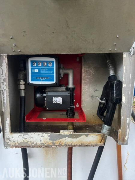 Dieseltank 1000L med pumpe - Stavební zařízení: obrázek 3 Dieseltank 1000L med pumpe - Stavební zařízení: obrázek 3