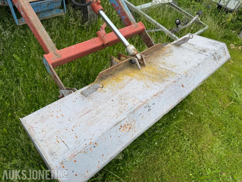 Ford 2000 MED LASTER, SKUFFE OG HARV, IKKE MVA - Traktor: obrázek 4 Ford 2000 MED LASTER, SKUFFE OG HARV, IKKE MVA - Traktor: obrázek 4