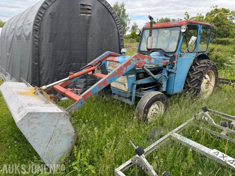 Ford 2000 MED LASTER, SKUFFE OG HARV, IKKE MVA - Traktor: obrázek 1 Ford 2000 MED LASTER, SKUFFE OG HARV, IKKE MVA - Traktor: obrázek 1