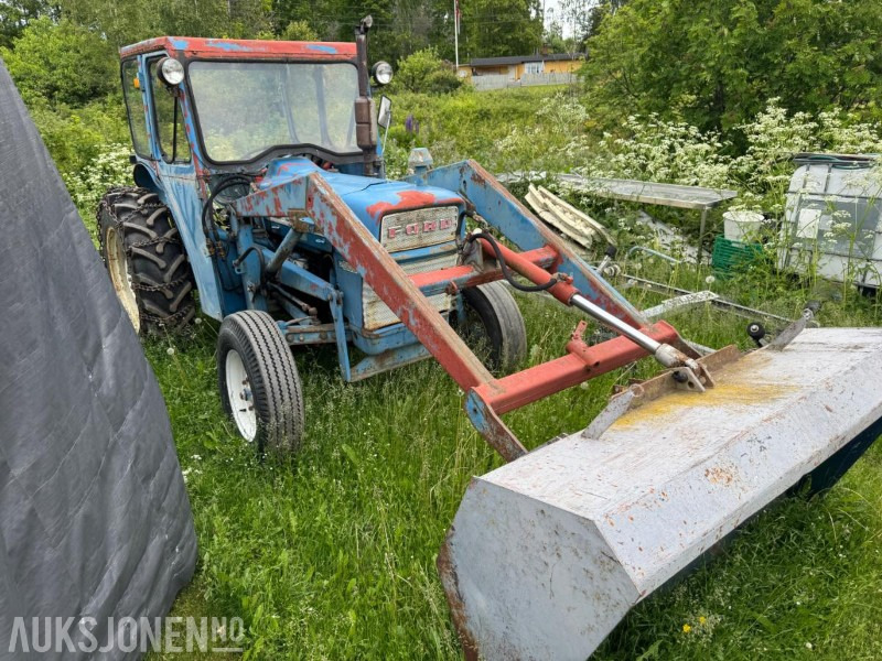 Ford 2000 MED LASTER, SKUFFE OG HARV, IKKE MVA - Traktor: obrázek 2 Ford 2000 MED LASTER, SKUFFE OG HARV, IKKE MVA - Traktor: obrázek 2