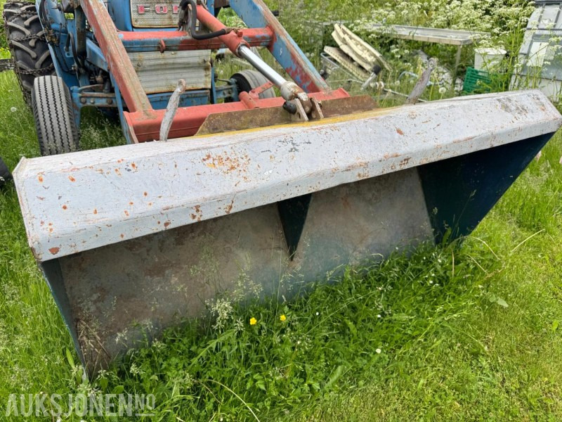 Ford 2000 MED LASTER, SKUFFE OG HARV, IKKE MVA - Traktor: obrázek 3 Ford 2000 MED LASTER, SKUFFE OG HARV, IKKE MVA - Traktor: obrázek 3