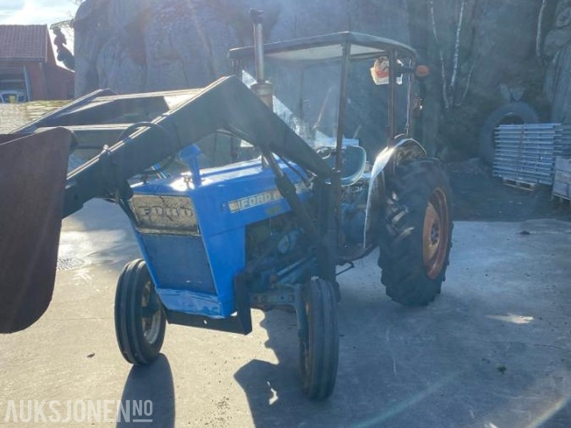 Ford 2000 TRAKTOR MED LASTER SKUFFE KRAFTUTTAK OG 3 PUNKT - Traktor: obrázek 2 Ford 2000 TRAKTOR MED LASTER SKUFFE KRAFTUTTAK OG 3 PUNKT - Traktor: obrázek 2