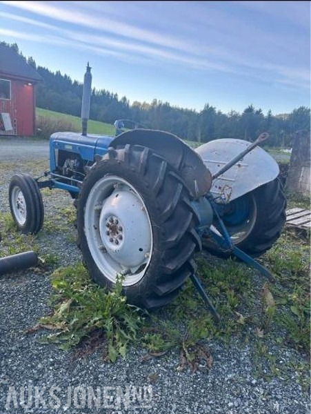 Ford dexta - Traktor: obrázek 4 Ford dexta - Traktor: obrázek 4