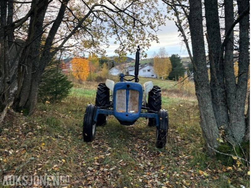 Ford dexta - Traktor: obrázek 3 Ford dexta - Traktor: obrázek 3