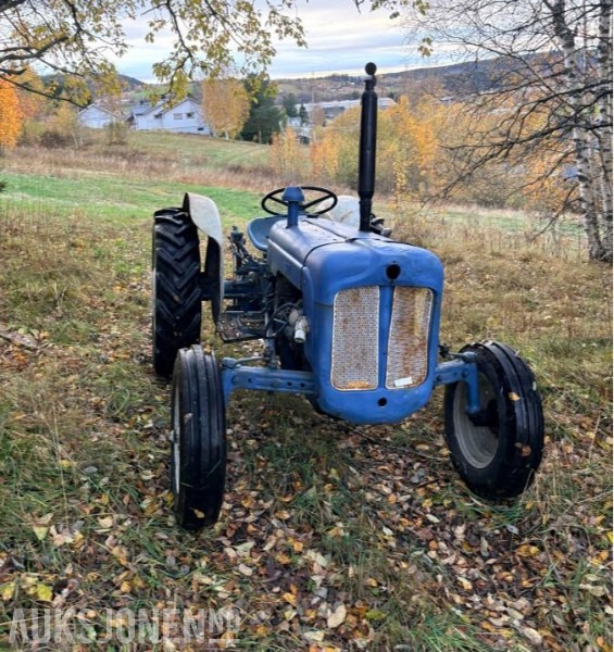 Ford dexta - Traktor: obrázek 1 Ford dexta - Traktor: obrázek 1