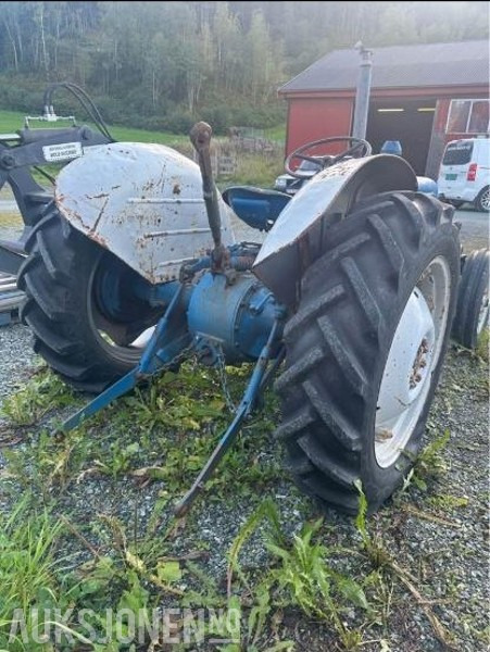 Ford dexta - Traktor: obrázek 5 Ford dexta - Traktor: obrázek 5