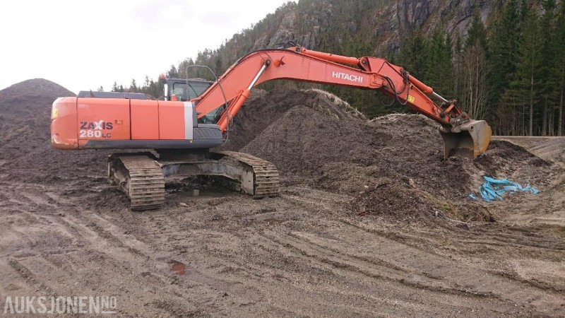 Hitachi ZX280Lc kun 9.000 arbeidstimer, ROTOTILT, 2 skuffer, sentralsmøring, hurtigkobling - Rýpadlo: obrázek 4 Hitachi ZX280Lc kun 9.000 arbeidstimer, ROTOTILT, 2 skuffer, sentralsmøring, hurtigkobling - Rýpadlo: obrázek 4