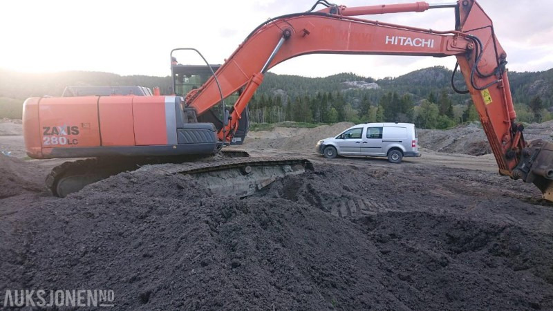 Hitachi ZX280Lc kun 9.000 arbeidstimer, ROTOTILT, 2 skuffer, sentralsmøring, hurtigkobling - Rýpadlo: obrázek 5 Hitachi ZX280Lc kun 9.000 arbeidstimer, ROTOTILT, 2 skuffer, sentralsmøring, hurtigkobling - Rýpadlo: obrázek 5