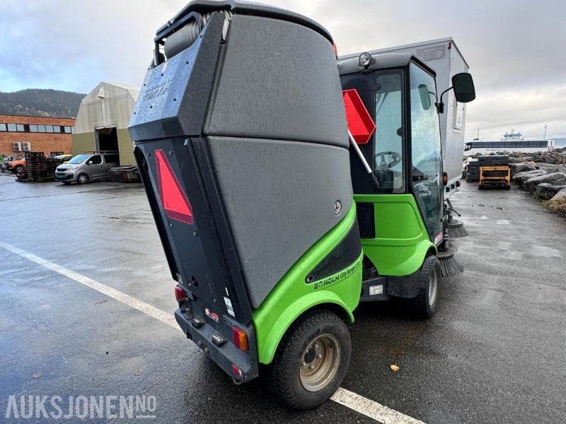2010 Egholm City Ranger 2200 - Redskapsbærer - Kosteaggregat med vanndyser - Sugefunksjon - Oppsamler - Vanntank - Saltspreder - Komunální/ Speciální technika: obrázek 4 2010 Egholm City Ranger 2200 - Redskapsbærer - Kosteaggregat med vanndyser - Sugefunksjon - Oppsamler - Vanntank - Saltspreder - Komunální/ Speciální technika: obrázek 4