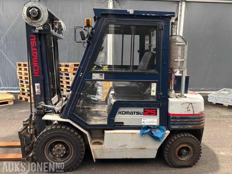 1993 Komatsu FD25T-11E dieseltruck - Manipulační technika: obrázek 2 1993 Komatsu FD25T-11E dieseltruck - Manipulační technika: obrázek 2