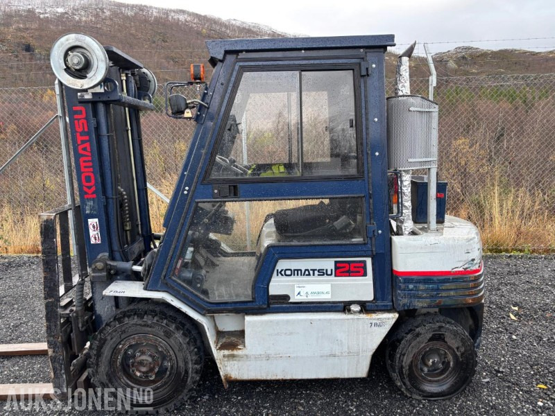 1993 Komatsu FD25T-11E dieseltruck - Manipulační technika: obrázek 3 1993 Komatsu FD25T-11E dieseltruck - Manipulační technika: obrázek 3