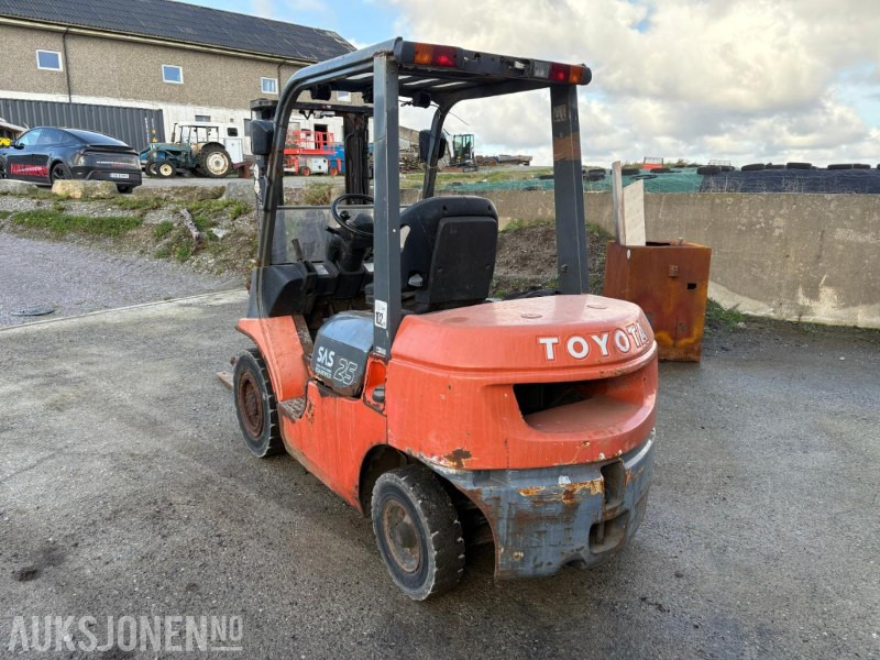 2003 Toyota 7FD25 - Manipulační technika: obrázek 4 2003 Toyota 7FD25 - Manipulační technika: obrázek 4