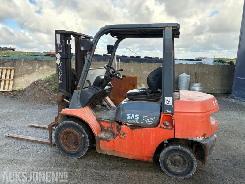2003 Toyota 7FD25 - Manipulační technika: obrázek 3 2003 Toyota 7FD25 - Manipulační technika: obrázek 3