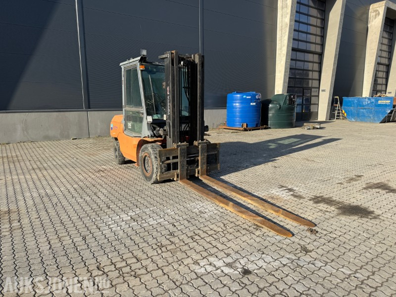 2004 Toyota 02-7FD45 gaffeltruck – 4,5 tonn, diesel, hytte - Manipulační technika: obrázek 3 2004 Toyota 02-7FD45 gaffeltruck – 4,5 tonn, diesel, hytte - Manipulační technika: obrázek 3