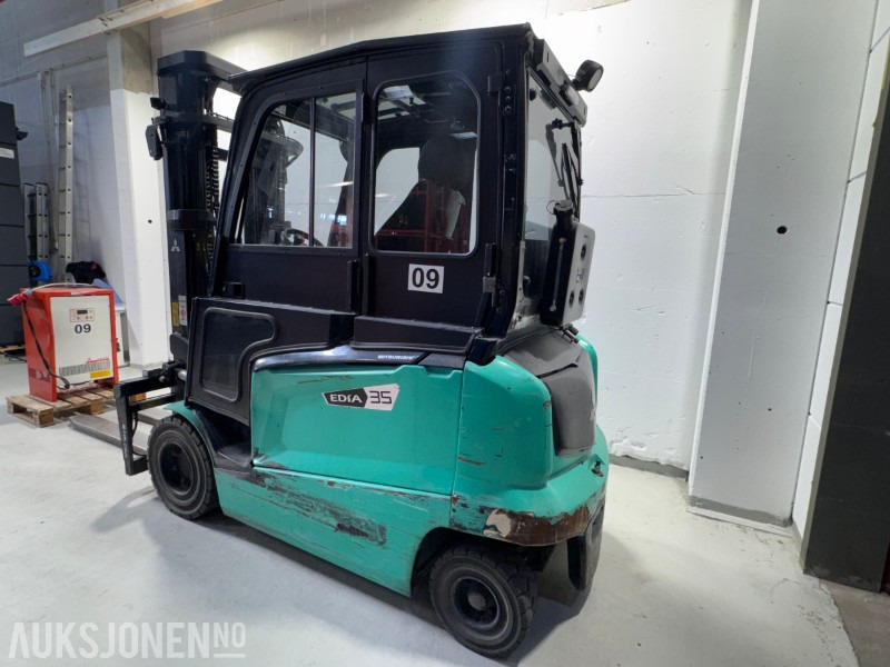 2019 Mitsubishi FB35N – Elektrisk 4-hjuls motvektstruck - Sertifisert til FEB 2026 - Manipulační technika: obrázek 2 2019 Mitsubishi FB35N – Elektrisk 4-hjuls motvektstruck - Sertifisert til FEB 2026 - Manipulační technika: obrázek 2