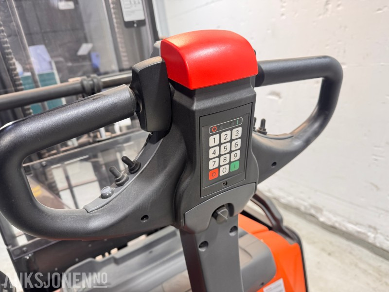 2019 Toyota SWE120XR stablertruck med defekt batteri - Manipulační technika: obrázek 5 2019 Toyota SWE120XR stablertruck med defekt batteri - Manipulační technika: obrázek 5