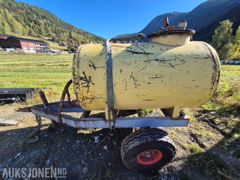 Mobil Dieseltank med hjulgang ca 1400 l - Stavební zařízení: obrázek 2 Mobil Dieseltank med hjulgang ca 1400 l - Stavební zařízení: obrázek 2