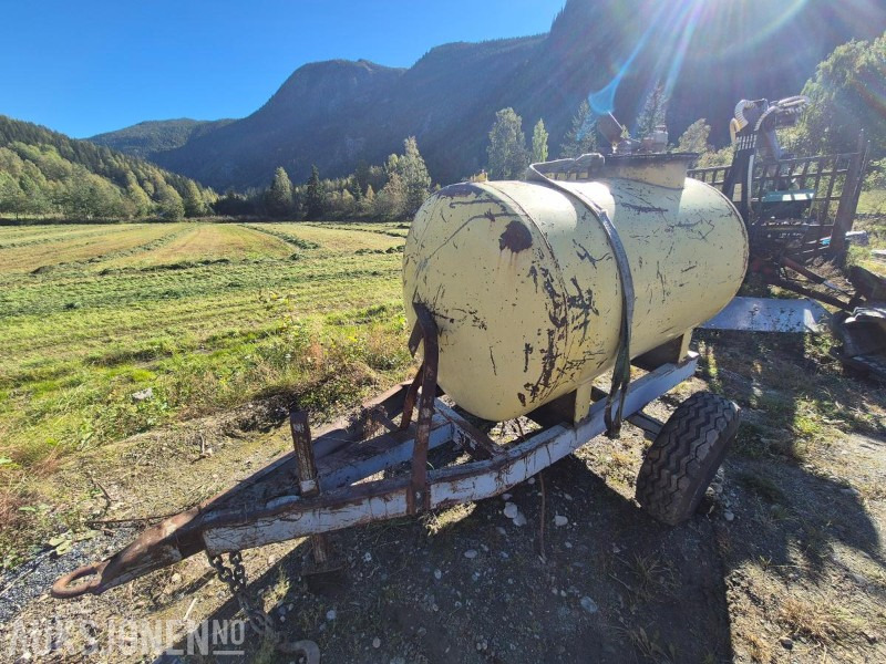 Mobil Dieseltank med hjulgang ca 1400 l - Stavební zařízení: obrázek 1 Mobil Dieseltank med hjulgang ca 1400 l - Stavební zařízení: obrázek 1