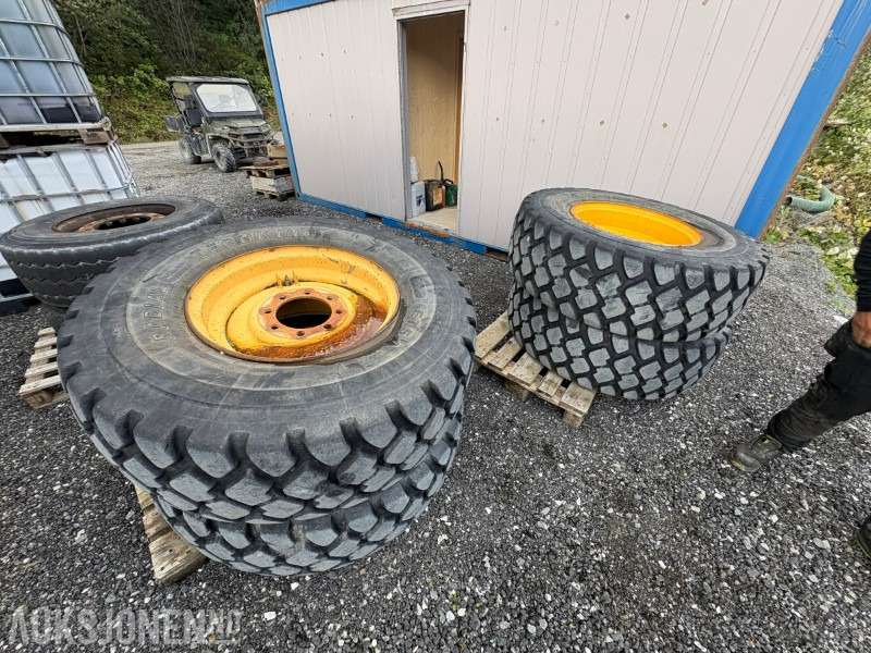 1995 Volvo Komplette hjulsett 17.5R25 for hjullaster - Příslušenství pro Stavební technika: obrázek 1 1995 Volvo Komplette hjulsett 17.5R25 for hjullaster - Příslušenství pro Stavební technika: obrázek 1