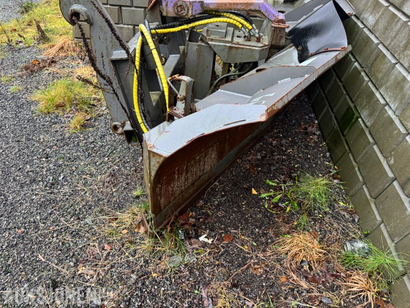 1999 Andre Holms KHV 240 snøplog med BM-feste selges - Příslušenství pro Stavební technika: obrázek 4 1999 Andre Holms KHV 240 snøplog med BM-feste selges - Příslušenství pro Stavební technika: obrázek 4