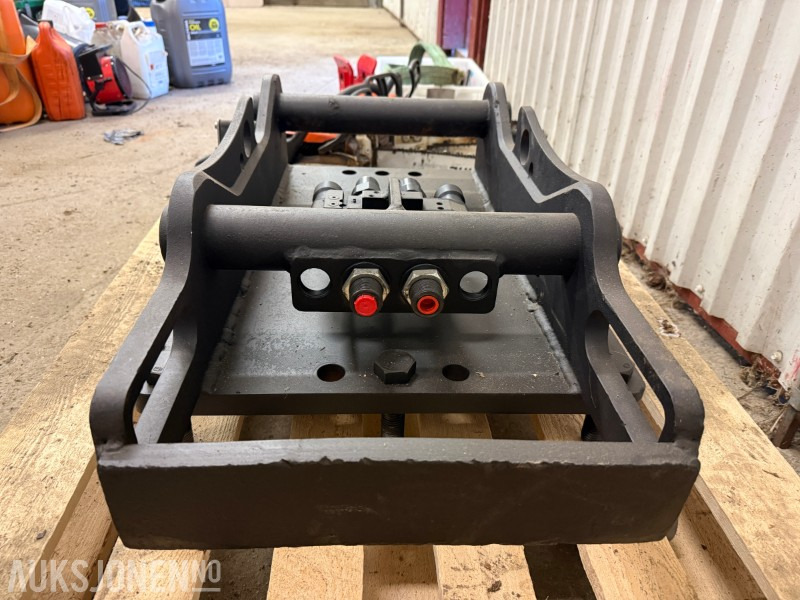 2022 OilQuick S60 hurtigfeste som har vore montert på DandA hammer - Příslušenství pro Stavební technika: obrázek 4 2022 OilQuick S60 hurtigfeste som har vore montert på DandA hammer - Příslušenství pro Stavební technika: obrázek 4