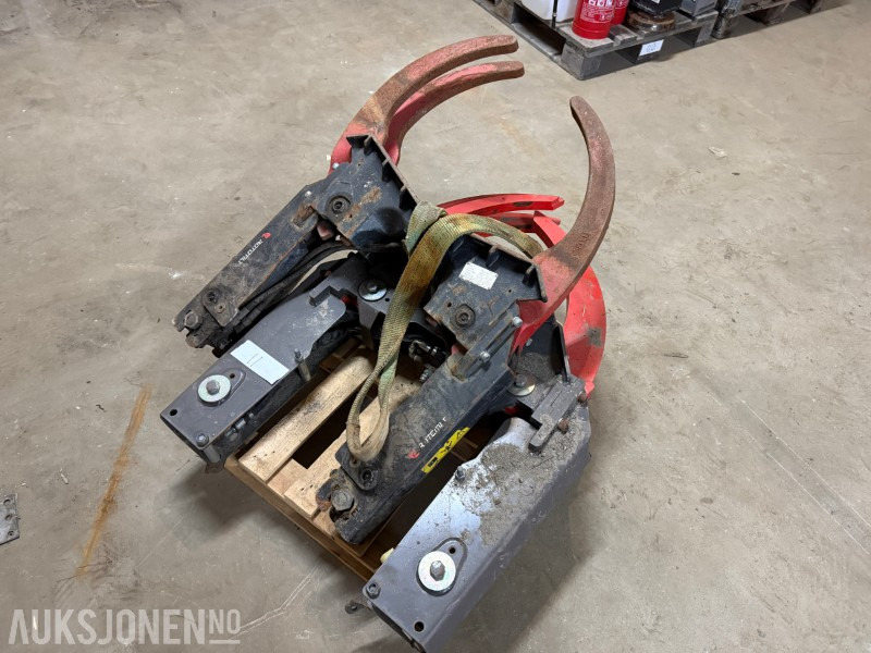 Andre 2 stk Rototilt tømmerklo/grip – G800BE og ukjent modell – selges samlet - Příslušenství pro Stavební technika: obrázek 1 Andre 2 stk Rototilt tømmerklo/grip – G800BE og ukjent modell – selges samlet - Příslušenství pro Stavební technika: obrázek 1