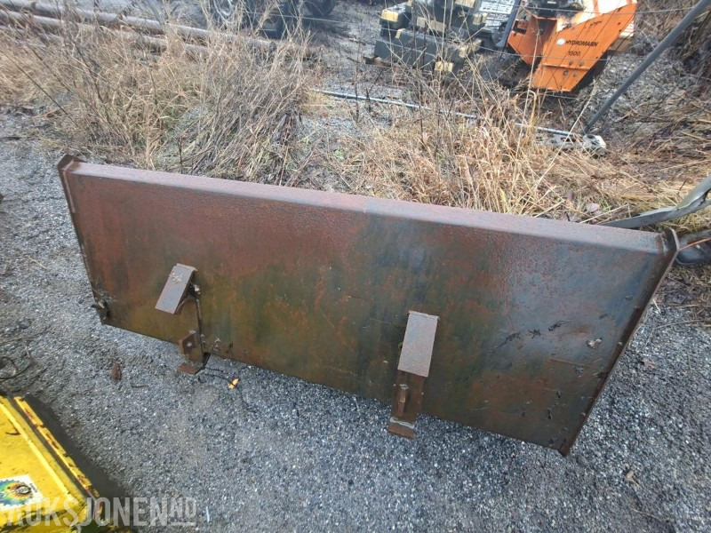 Skuffe til mindre traktorer og hjullaster - Příslušenství pro Stavební technika: obrázek 2 Skuffe til mindre traktorer og hjullaster - Příslušenství pro Stavební technika: obrázek 2