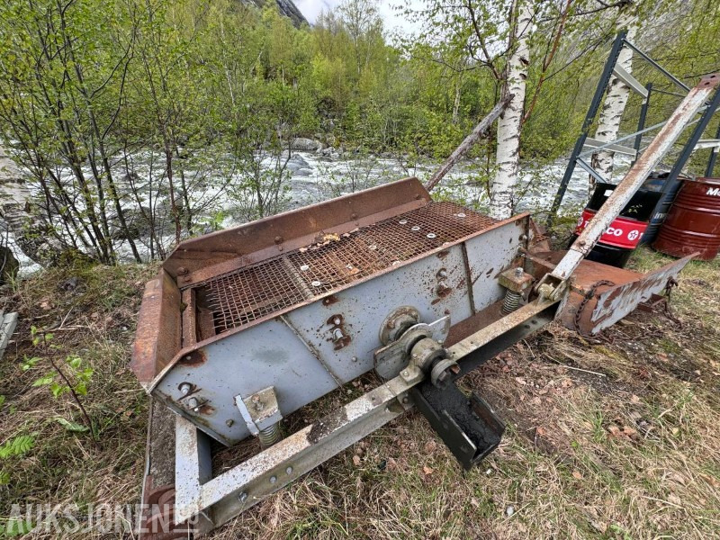 Vibrasjonssikt med transportbånd - Matekasse - Rep. objekt / delemaskin - Třídič: obrázek 1 Vibrasjonssikt med transportbånd - Matekasse - Rep. objekt / delemaskin - Třídič: obrázek 1