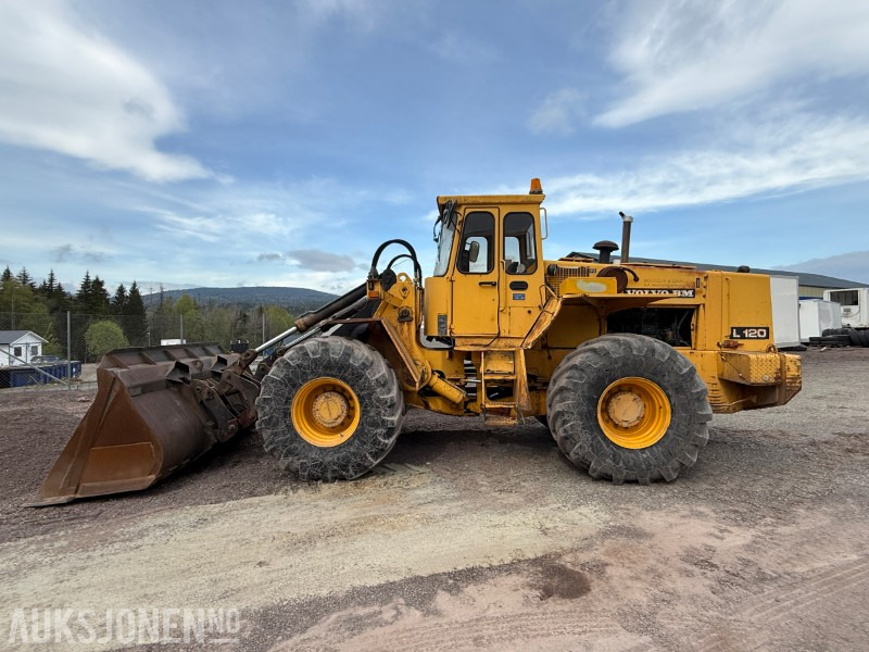 Volvo L120 Hjullaster - 4x4 - Gjerstad 2900L skuff - Nylig byttet dekk - Vekt montert - Kolový nakladač: obrázek 3 Volvo L120 Hjullaster - 4x4 - Gjerstad 2900L skuff - Nylig byttet dekk - Vekt montert - Kolový nakladač: obrázek 3