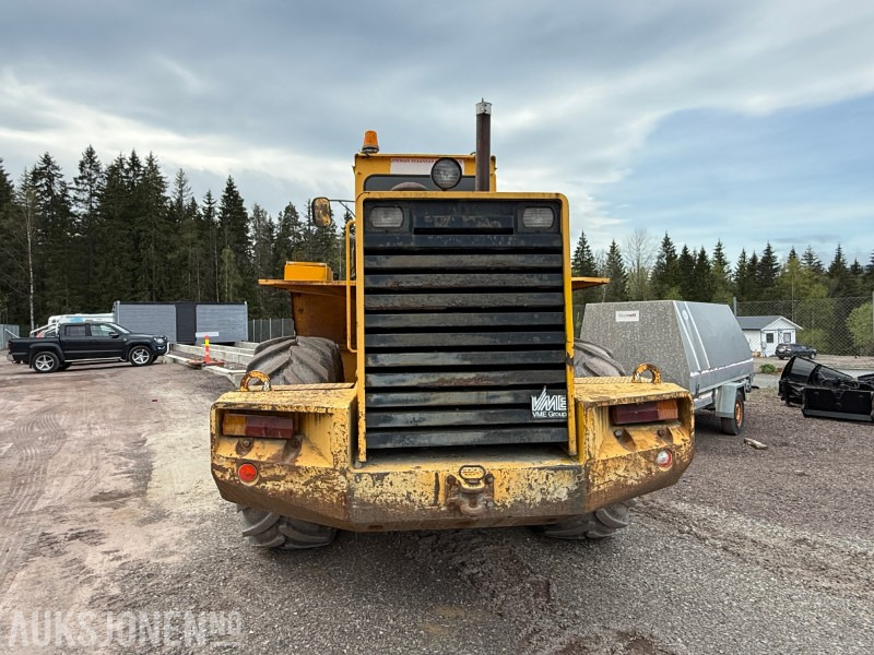 Volvo L120 Hjullaster - 4x4 - Gjerstad 2900L skuff - Nylig byttet dekk - Vekt montert - Kolový nakladač: obrázek 5 Volvo L120 Hjullaster - 4x4 - Gjerstad 2900L skuff - Nylig byttet dekk - Vekt montert - Kolový nakladač: obrázek 5