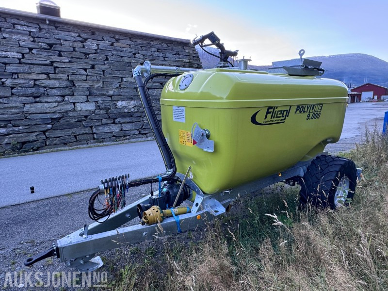 2024 Fliegl Polyline HFW 9000 Gjødselvogn - NY / Ubrukt - 9,5 m3 - Glassfibertank - Zemědělská technika: obrázek 3 2024 Fliegl Polyline HFW 9000 Gjødselvogn - NY / Ubrukt - 9,5 m3 - Glassfibertank - Zemědělská technika: obrázek 3