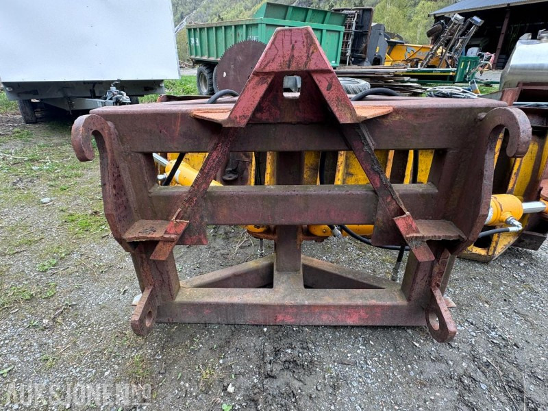 Hydraulisk Brøyteskjær til traktor og hjullaster - bredde 2720 mm - Volvo BM og Triangelfeste - Zemědělská technika: obrázek 2 Hydraulisk Brøyteskjær til traktor og hjullaster - bredde 2720 mm - Volvo BM og Triangelfeste - Zemědělská technika: obrázek 2