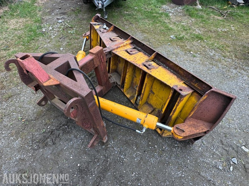 Hydraulisk Brøyteskjær til traktor og hjullaster - bredde 2720 mm - Volvo BM og Triangelfeste - Zemědělská technika: obrázek 1 Hydraulisk Brøyteskjær til traktor og hjullaster - bredde 2720 mm - Volvo BM og Triangelfeste - Zemědělská technika: obrázek 1