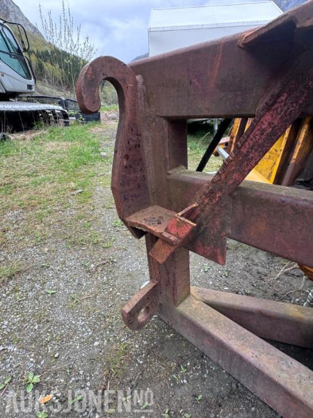 Hydraulisk Brøyteskjær til traktor og hjullaster - bredde 2720 mm - Volvo BM og Triangelfeste - Zemědělská technika: obrázek 5 Hydraulisk Brøyteskjær til traktor og hjullaster - bredde 2720 mm - Volvo BM og Triangelfeste - Zemědělská technika: obrázek 5