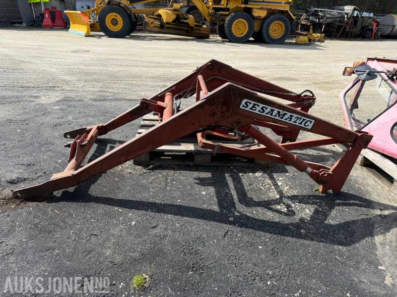 Sesamatic Frontlaster - stått på massey ferguson 1974 - Zemědělská technika: obrázek 3 Sesamatic Frontlaster - stått på massey ferguson 1974 - Zemědělská technika: obrázek 3