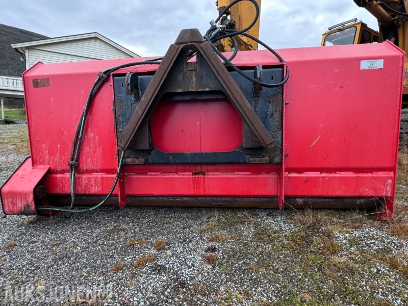 Tokvam selvlastende sandstrøer SMA 1600 - Strøbredde ca 2300 mm - Triangelkobling - 1600 L - Zemědělská technika: obrázek 2 Tokvam selvlastende sandstrøer SMA 1600 - Strøbredde ca 2300 mm - Triangelkobling - 1600 L - Zemědělská technika: obrázek 2