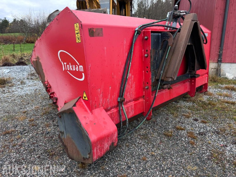 Zemědělská technika Tokvam selvlastende sandstrøer SMA 1600 - Strøbredde ca 2300 mm - Triangelkobling - 1600 L: obrázek 1