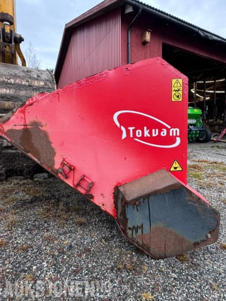 Tokvam selvlastende sandstrøer SMA 1600 - Strøbredde ca 2300 mm - Triangelkobling - 1600 L - Zemědělská technika: obrázek 4 Tokvam selvlastende sandstrøer SMA 1600 - Strøbredde ca 2300 mm - Triangelkobling - 1600 L - Zemědělská technika: obrázek 4