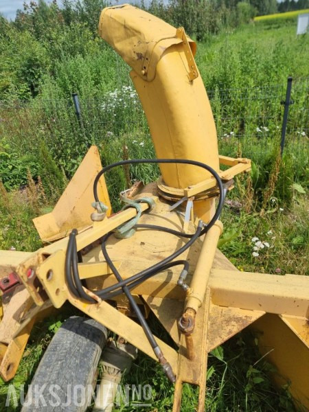 Traktor Snøfres 3 punkter feste med hydraulisk utkast - Zemědělská technika: obrázek 2 Traktor Snøfres 3 punkter feste med hydraulisk utkast - Zemědělská technika: obrázek 2