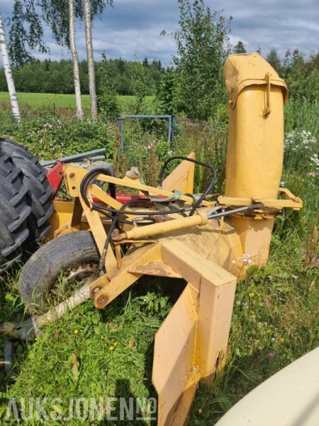 Traktor Snøfres 3 punkter feste med hydraulisk utkast - Zemědělská technika: obrázek 1 Traktor Snøfres 3 punkter feste med hydraulisk utkast - Zemědělská technika: obrázek 1