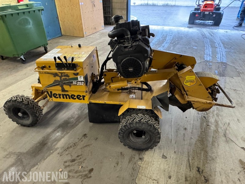 Vermeer SC252 | bensindrevet stubbefreser| hydraulisk drift og styring - Zemědělská technika: obrázek 3 Vermeer SC252 | bensindrevet stubbefreser| hydraulisk drift og styring - Zemědělská technika: obrázek 3