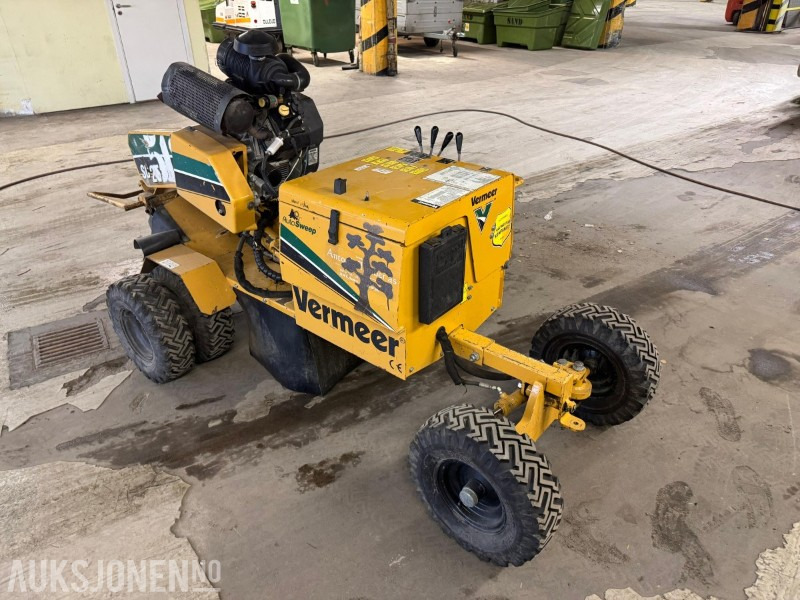 Vermeer SC252 | bensindrevet stubbefreser| hydraulisk drift og styring - Zemědělská technika: obrázek 5 Vermeer SC252 | bensindrevet stubbefreser| hydraulisk drift og styring - Zemědělská technika: obrázek 5