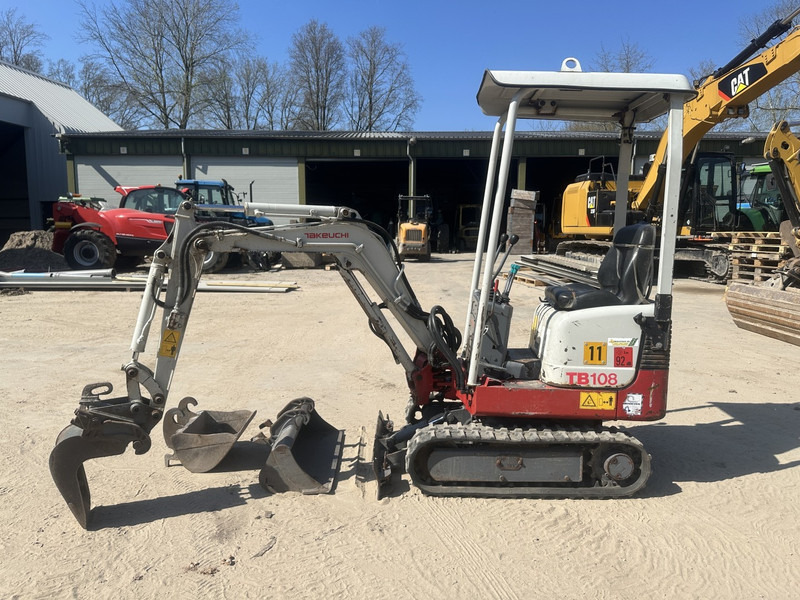 Takeuchi TB 108 3 buckets - Mini rýpadlo: obrázek 2 Takeuchi TB 108 3 buckets - Mini rýpadlo: obrázek 2