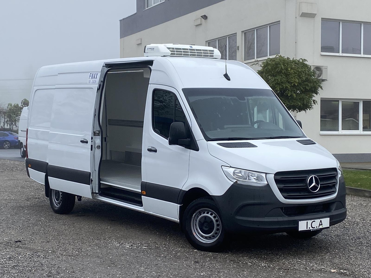 MERCEDES-BENZ SPRINTER 317 CDI L4H3 170PS AUTOMATIK FRISCHDIENST + KONVEKTA FK 3022 12-220V - Chladící dodávka: obrázek 4 MERCEDES-BENZ SPRINTER 317 CDI L4H3 170PS AUTOMATIK FRISCHDIENST + KONVEKTA FK 3022 12-220V - Chladící dodávka: obrázek 4
