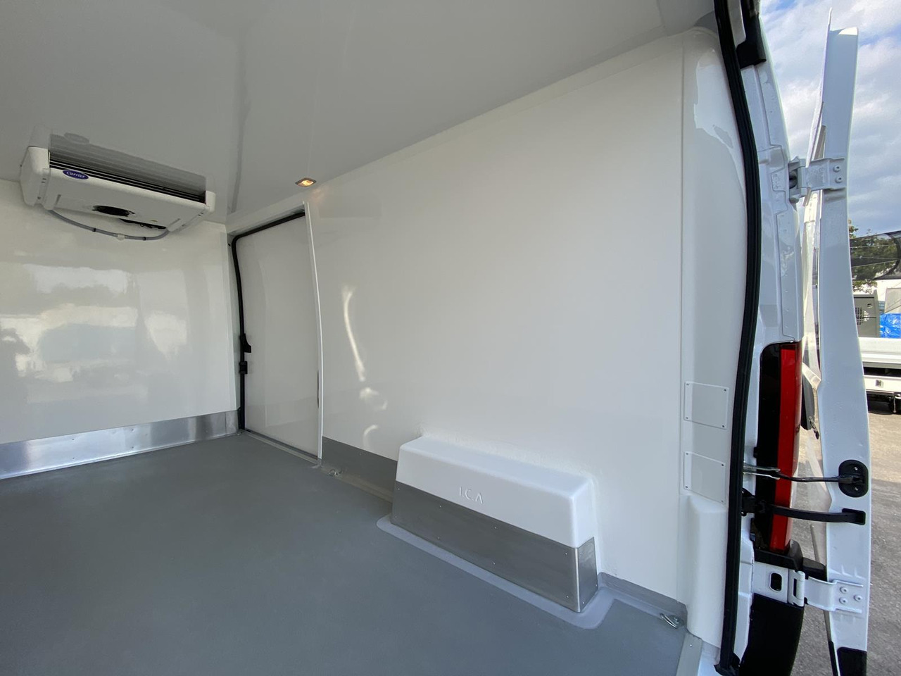 PEUGEOT BOXER L3H2 180PS CONFORT 335 / FRISCHDIENST BIS 0 + XARIOS 300 12-230V - Chladící dodávka: obrázek 2 PEUGEOT BOXER L3H2 180PS CONFORT 335 / FRISCHDIENST BIS 0 + XARIOS 300 12-230V - Chladící dodávka: obrázek 2