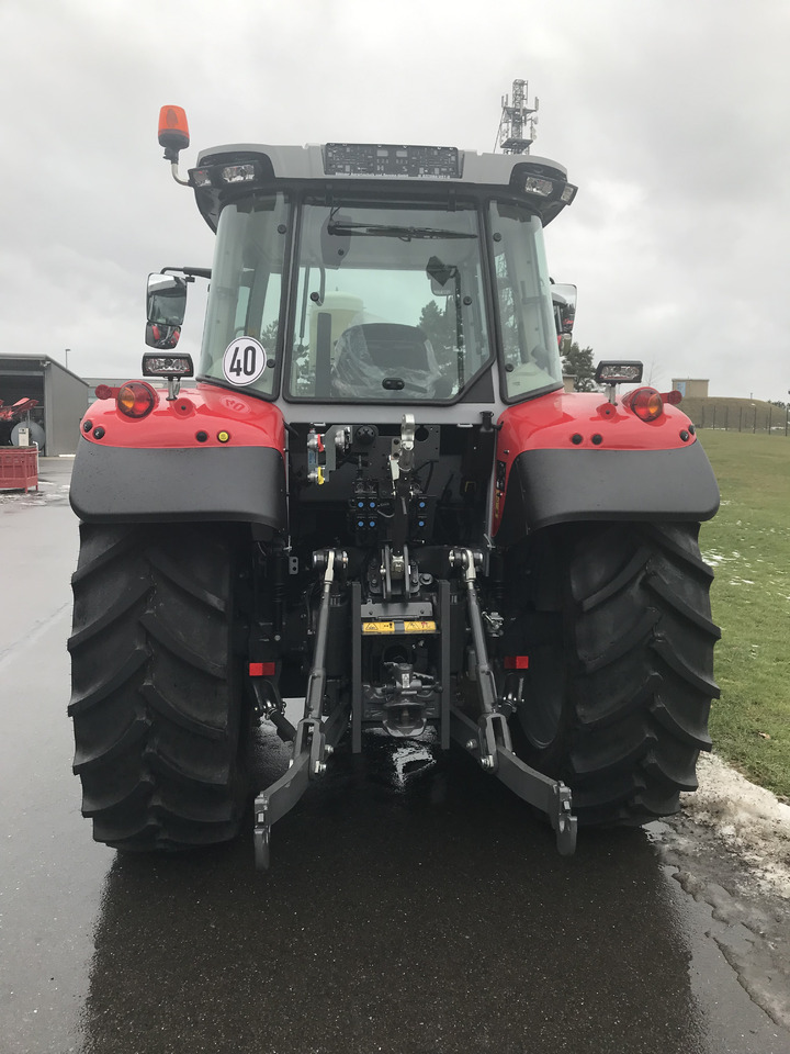 Massey Ferguson MF 5S.115 Dyna-4 ESSENTIAL - Traktor: obrázek 2 Massey Ferguson MF 5S.115 Dyna-4 ESSENTIAL - Traktor: obrázek 2