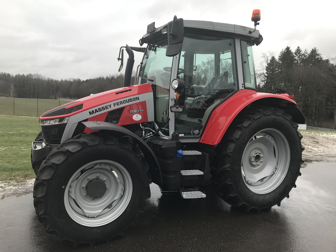 Massey Ferguson MF 5S.115 Dyna-4 ESSENTIAL - Traktor: obrázek 1 Massey Ferguson MF 5S.115 Dyna-4 ESSENTIAL - Traktor: obrázek 1