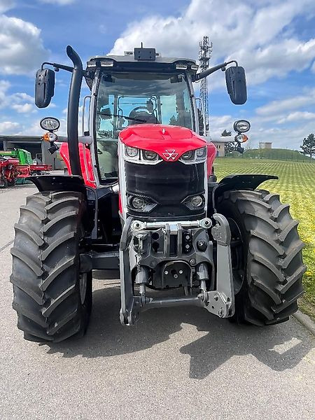 Massey Ferguson MF 6S145 Dyna-VT Exclusive - Traktor: obrázek 2 Massey Ferguson MF 6S145 Dyna-VT Exclusive - Traktor: obrázek 2